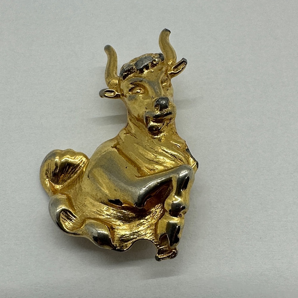 DaVinci Gold and Silver Matador Bull Pin Brooch